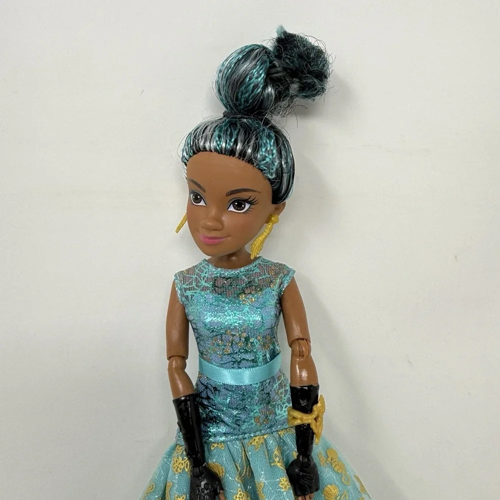 Hasbro Disney Descendants 2 Isle Of The Lost Royal Yacht Ball Uma Doll Shoes